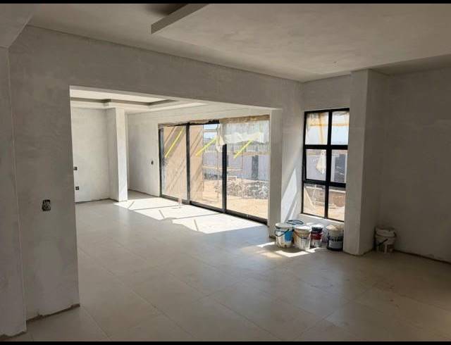 4 BEDROOM HOUSE FOR SALE IN MIDSTREAM HEIGHTS
